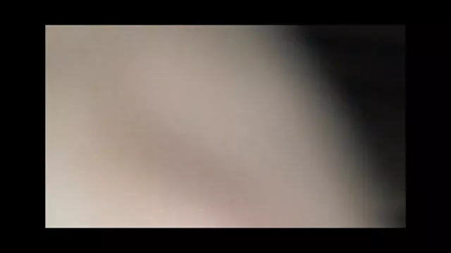 Πορνό χωρίς εγγραφή  Γυναίκα με μεγάλο κώλο προσπαθεί εσώρουχα μπροστά στην sex video ellinika κάμερα