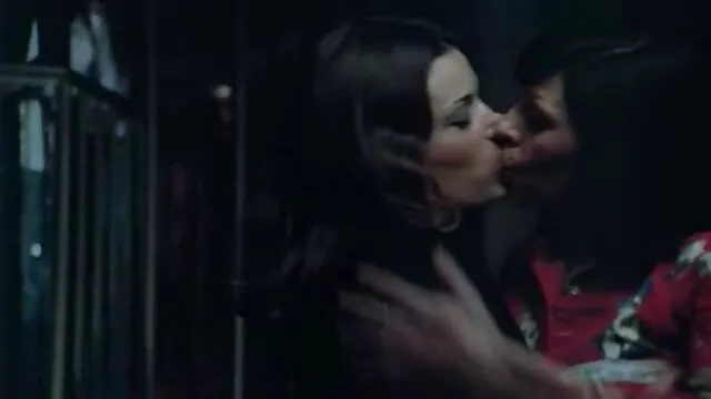 Πορνό χωρίς εγγραφή  Γυναίκα με ελληνικα ερασιτεχνικα βιντεο σεξ ελαστικό κώλο είναι ένα κάθαρμα αυνανισμός με μηχανή του σεξ