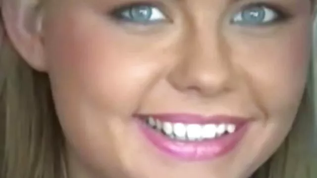 Πορνό χωρίς εγγραφή  Κορίτσι sex videos ellhnika δίνει μια πίπα σε έναν τύπο σε ένα κατάστημα αποδυτήρια