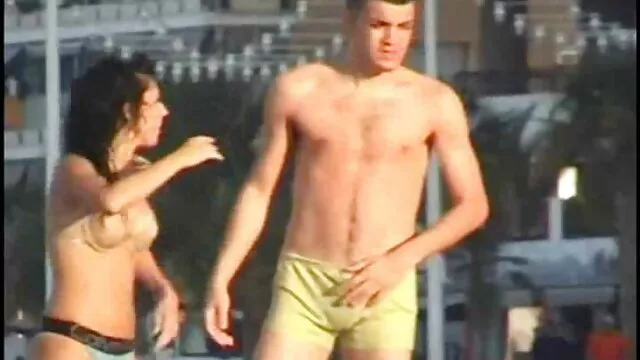 Πορνό χωρίς εγγραφή  Μαμά καπνού και σκατά στο πρωκτικό σεξ με ένα καλό παιδί gamisia vinteo στην κρεβατοκάμαρα