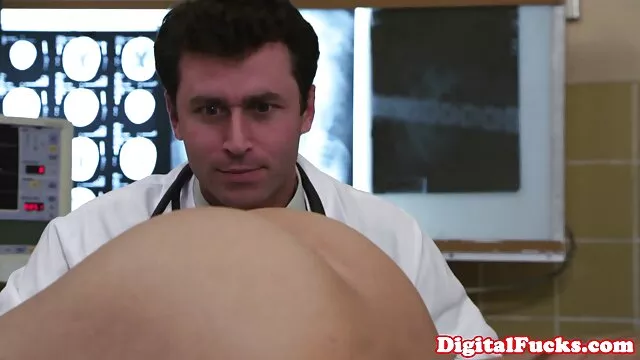 Πορνό χωρίς εγγραφή  Φοιτητής φίλος έδωσε φοιτητές στόμα σε βυζια σεξ κίτρινο παντελόνι