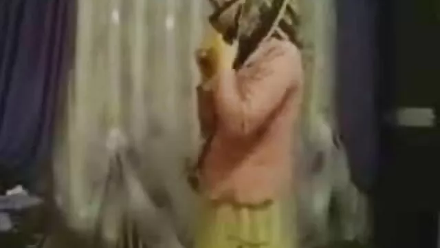 Πορνό χωρίς εγγραφή  Γυναίκα δάχτυλα κοτόπουλο ενθουσιασμένοι ζευγάρι με το σεχ ερασιτεχνικο μαλακό πόδι