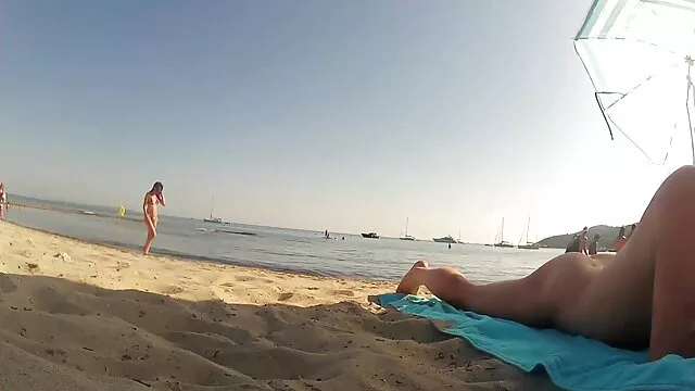 Πορνό χωρίς εγγραφή  Πρωκτικό σεξ στον καναπέ με μια νεαρή γυναίκα σε κάλτσες σκληρο σεξ βιντεο