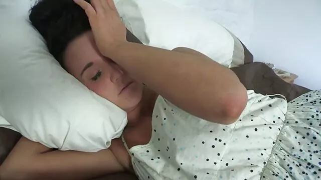 Πορνό χωρίς εγγραφή  Δύο μαύροι άντρες σπρώχνουν μια μητέρα σε κάλτσες δονητών και tenies me gamisia στη συνέχεια έσπρωξαν το πέος τους στον κόλπο και τον πρωκτό.