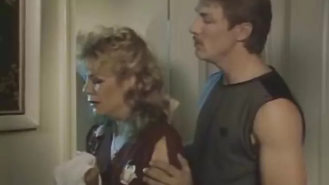 Πορνό χωρίς εγγραφή  Γλυκό busty σε κόκκινο σορτς Χαϊδεύοντας κόλπο με το παιχνίδι ελληνικα σεξ βιντεοσ