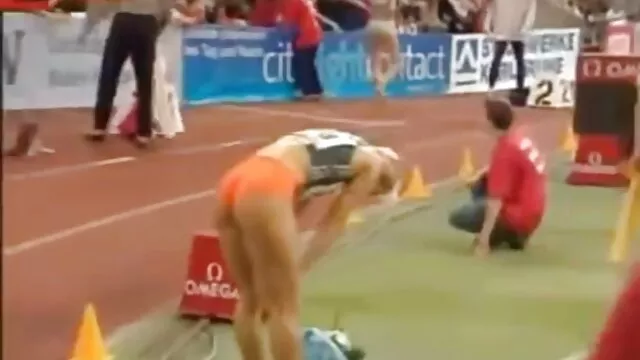 Πορνό χωρίς εγγραφή  Μαμά σε σεξ βιντεο μιλφ κάλτσες γαμάει με ένα φίλο στο γραφείο