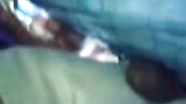 Πορνό χωρίς εγγραφή  Ο πράκτορας καυλωμενεσ νοικοκυρεσ κοίταξε μια μοναχική μητέρα με λευκά παπούτσια στο πάτωμα και ένα τραπέζι βαθιά στο στόμα και τον κόλπο της