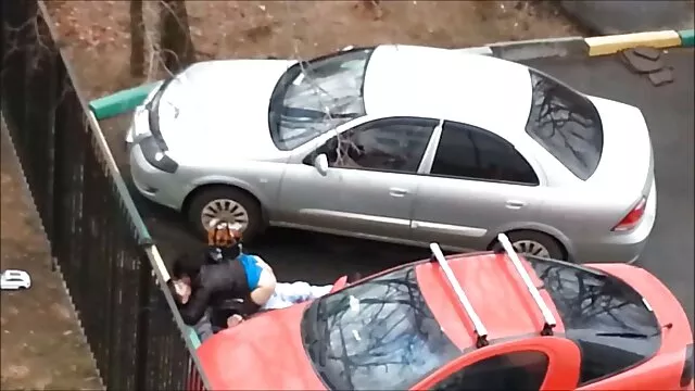 Πορνό χωρίς εγγραφή  Μυών κορίτσι δελεάσει ένα βιντεο sex κορίτσι μπροστά από το φίλο της στο σαλόνι