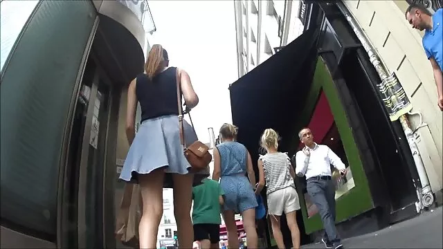 Πορνό χωρίς εγγραφή  Ένα βιντεο σεξ φρι κοκαλιάρικο κορίτσια με μπλε παντελόνι αναδείξουν τα καπέλα των ανδρών και να του δώσει