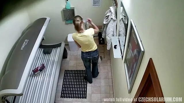 Πορνό χωρίς εγγραφή  Δύο μασέρ sex krifes kameres ταυτόχρονα μασάτε Senda και Νεαρός πελάτης κώλο